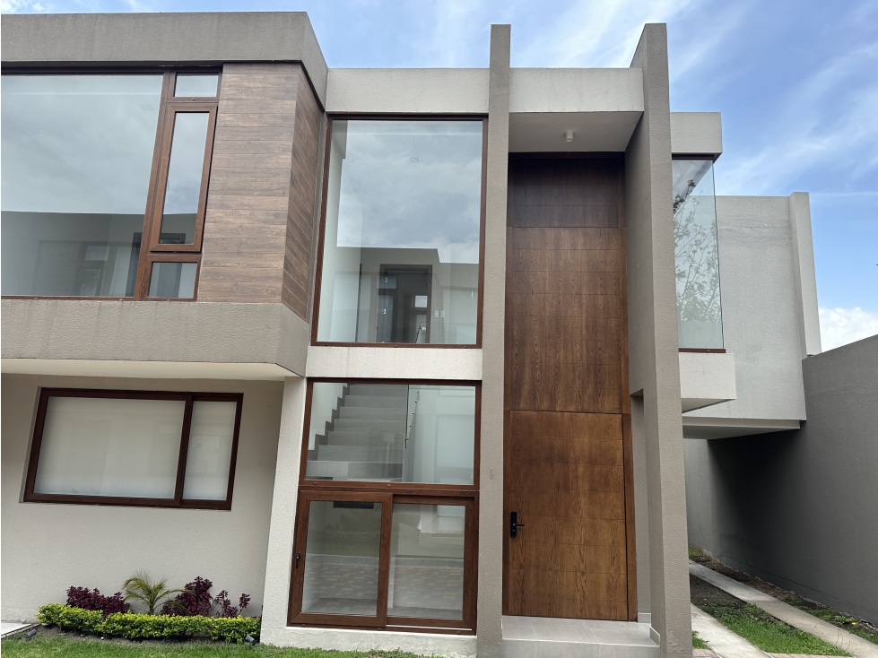 Casa VENTA Cumbayá con piscina A 1 minuto colegio Menor - 2