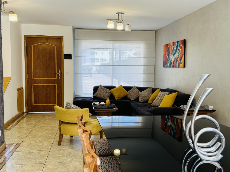 Casa VENTA 4 dormitorios CUMBAYÁ conjunto privado — foto 2