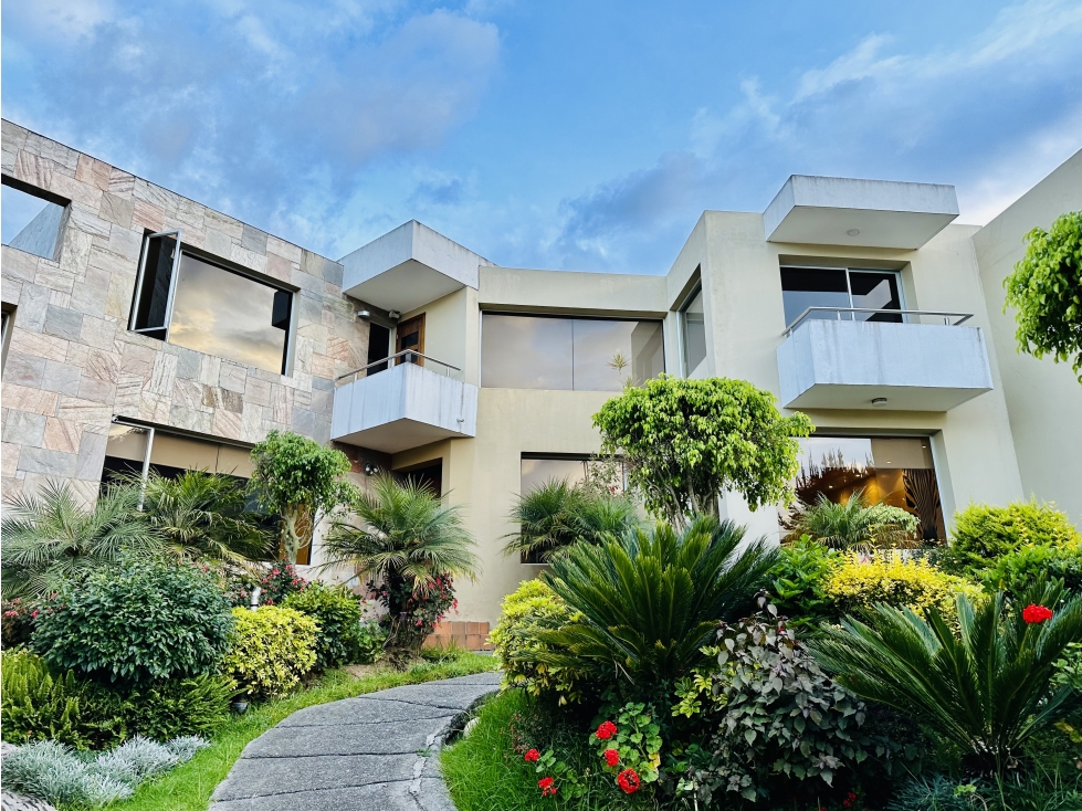 Casa en venta en Cumbayá dentro conjunto