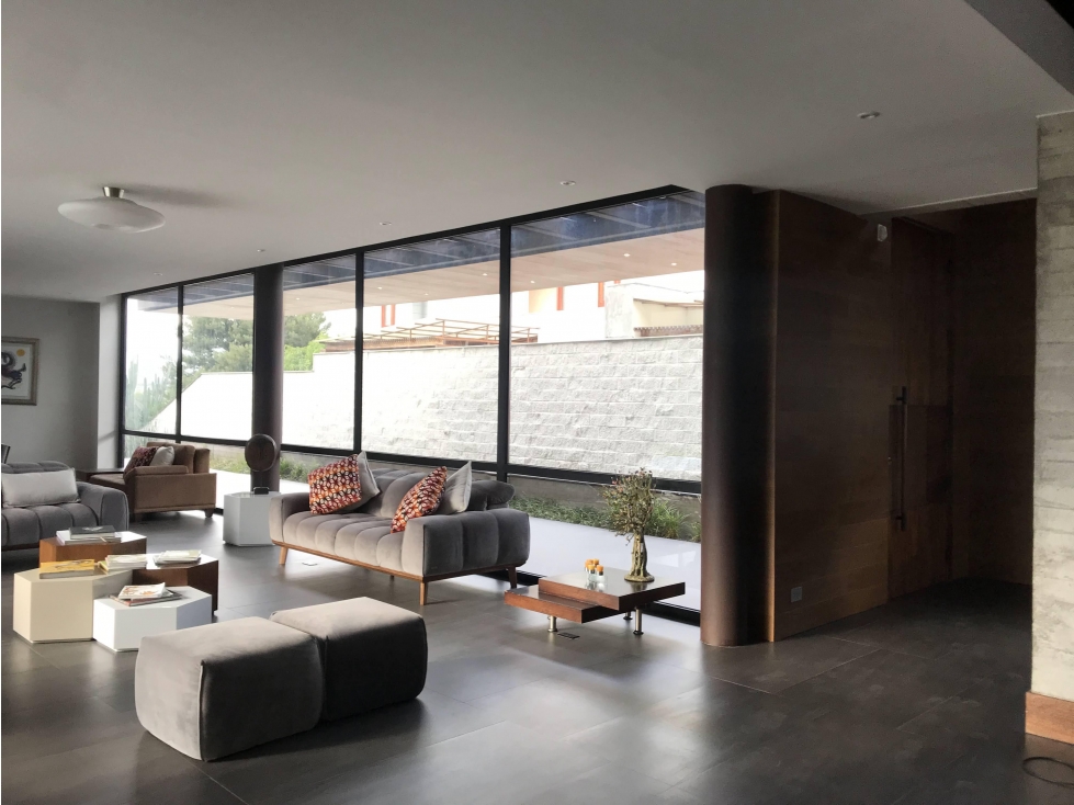 CASA LUJO EN VENTA EN CUMBAYÁ 5 dormitorios — foto 2