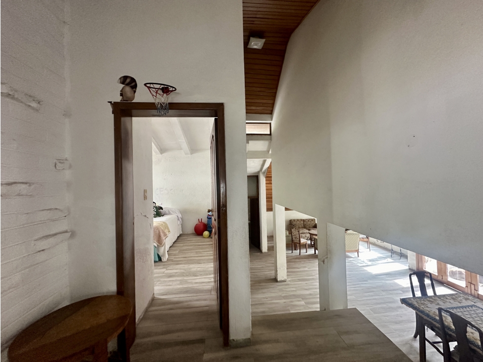 Propiedad VENTA 1356m2 casa para remodelar o derrocar urb La Viña - 2