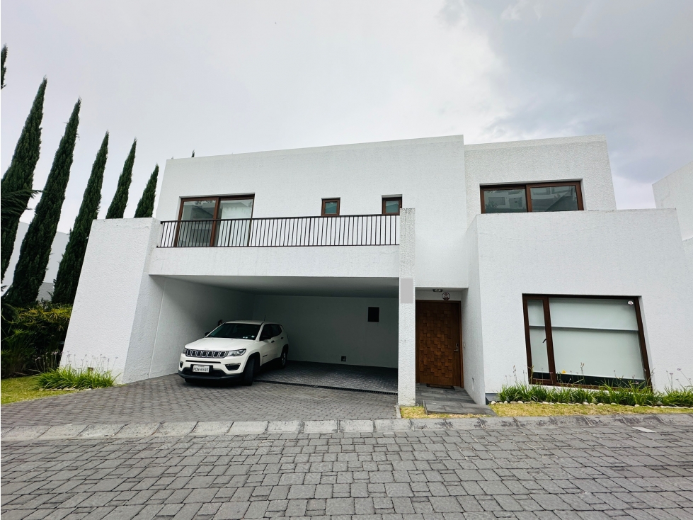 Casa en ALQUILER 4 dormitorios con piscina en Cumbayá Algarrobos - 2