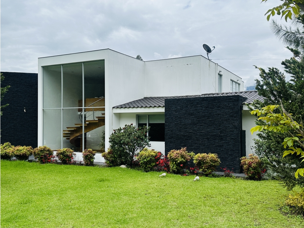 Casa VENTA IBARRA 3 dormit más suite mejor sitio residencial - 2