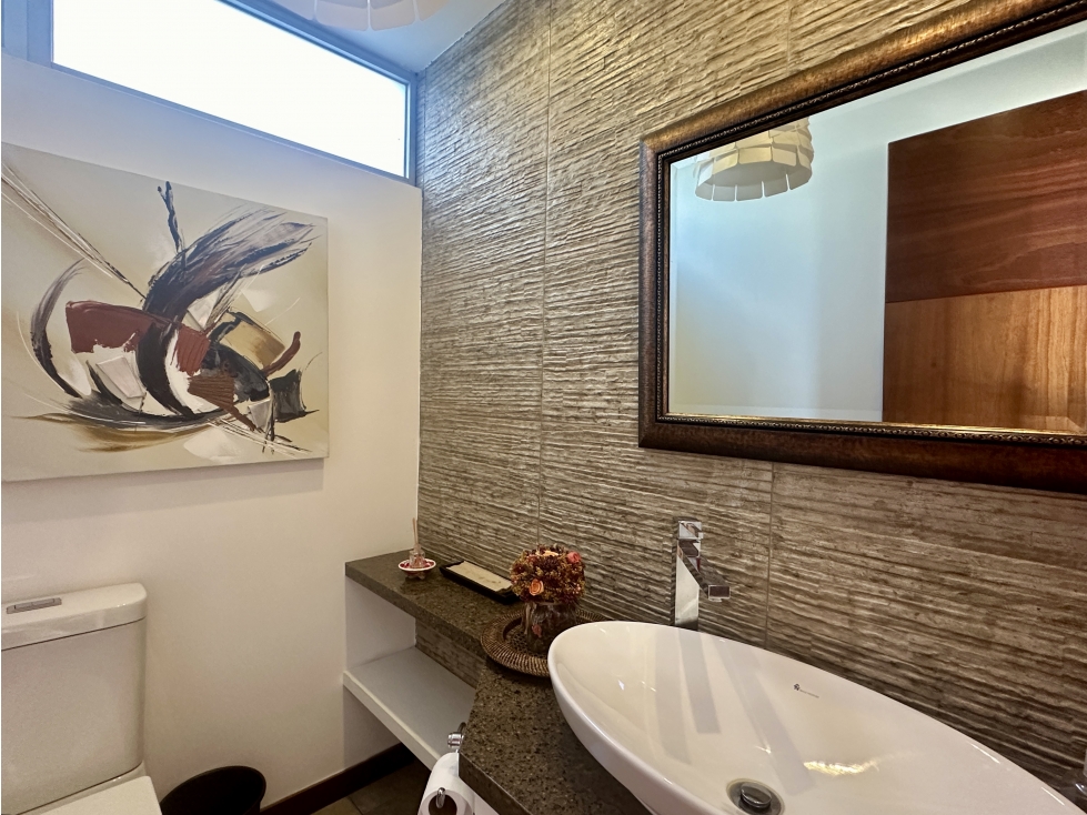 Casa venta Cumbayá sector Lumbisí con amplio jardín pérgola BBQ - 4