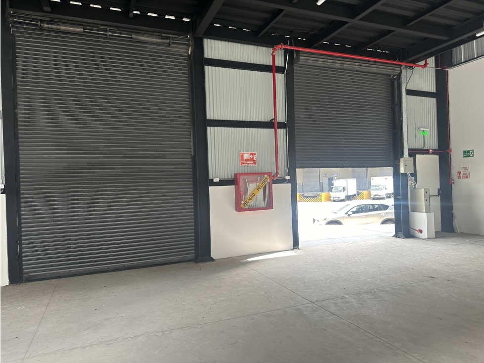 Galpón Industrial VENTA 1130m2 Quito 5 minutos aeropuerto i - 2
