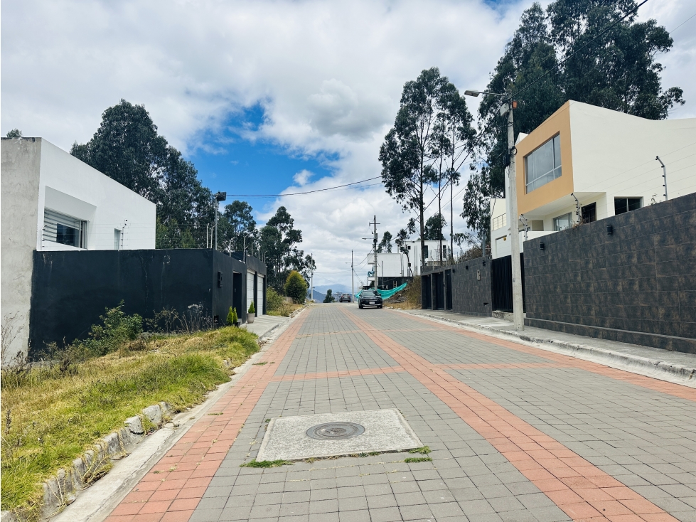 Terreno 493 m2 VENTA en QUITO urbanización MONTECARLO — foto 4