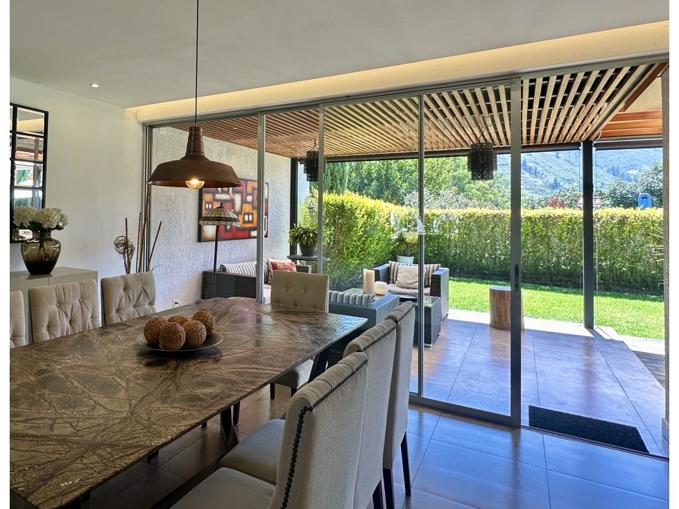 Casa venta Cumbayá sector Lumbisí con amplio jardín pérgola BBQ - 5