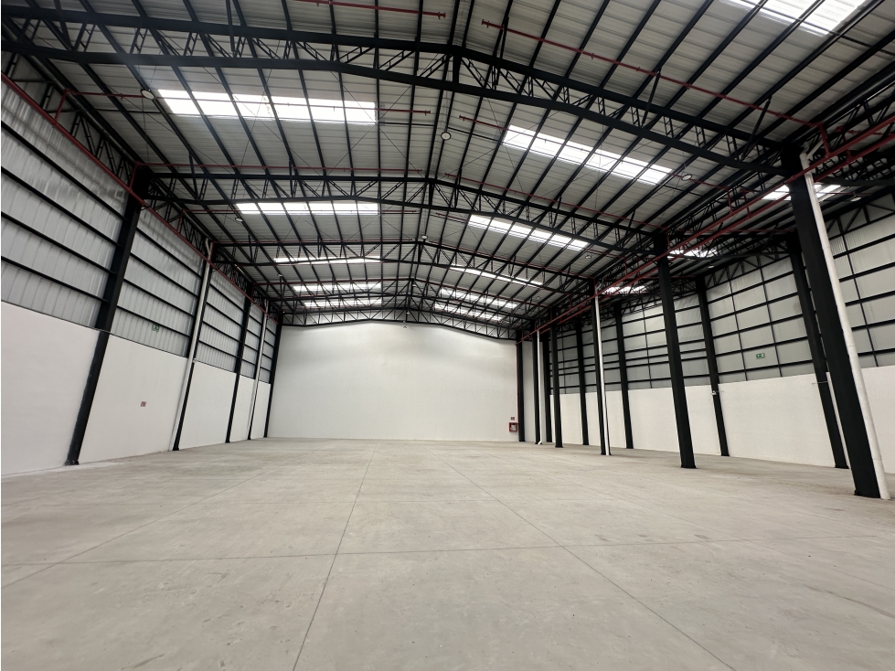 Galpón Industrial ALQUILER 1461m2 QUITO complejo 5 minutos AEROPUERTO - 4