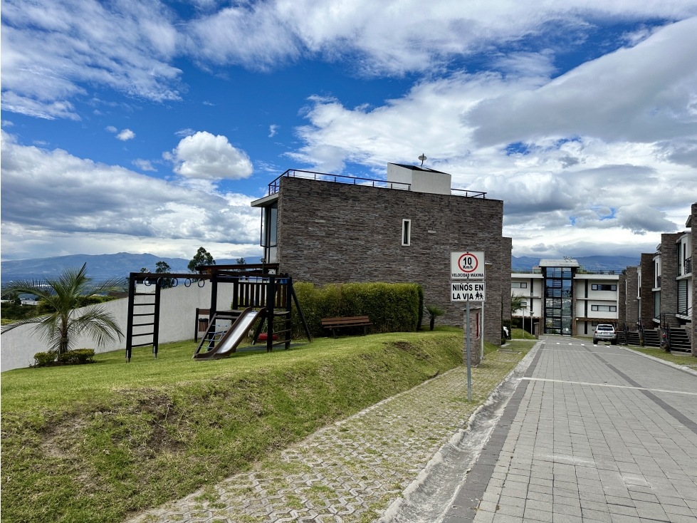 Casa VENTA en Cumbayá 3 dormit conjunto con piscina - 5