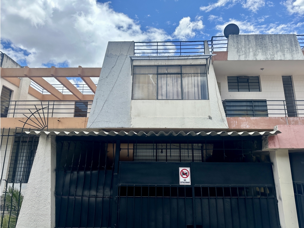 Propiedad VENTA 780m2 en Quito casa para derrocar sector La Carolina — foto 5
