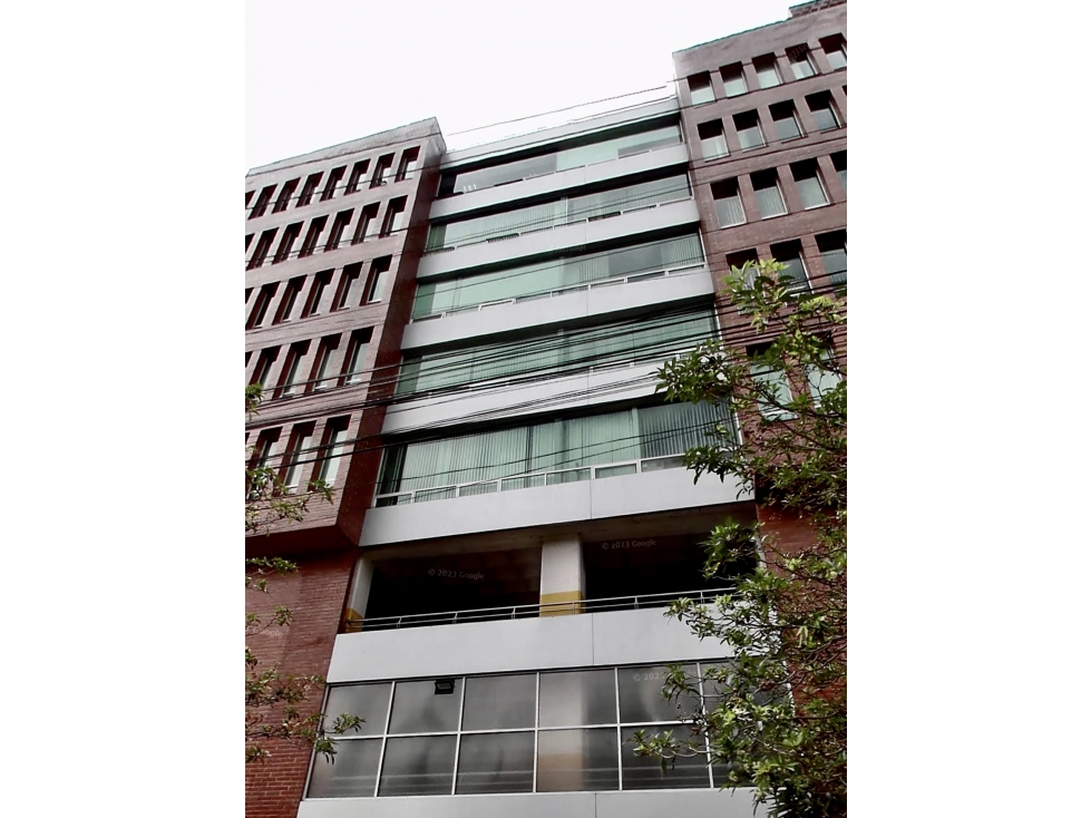 Consultorio venta Quito Torres Clínica Pichincha con parqueadero - 2