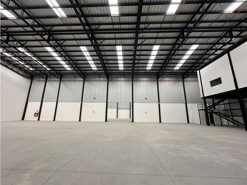 Galpón Industrial ALQUILER 1461m2 QUITO complejo 5 minutos AEROPUERTO - 5