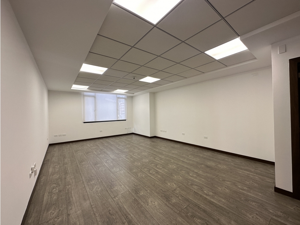Oficina VENTA 40 m2 edificio corporativo nuevo en Quito - 2