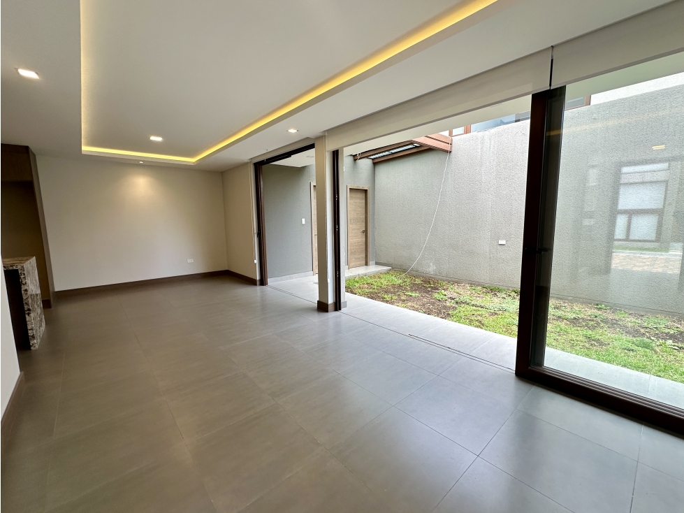 Casa VENTA Cumbayá con piscina A 1 minuto colegio Menor - 6
