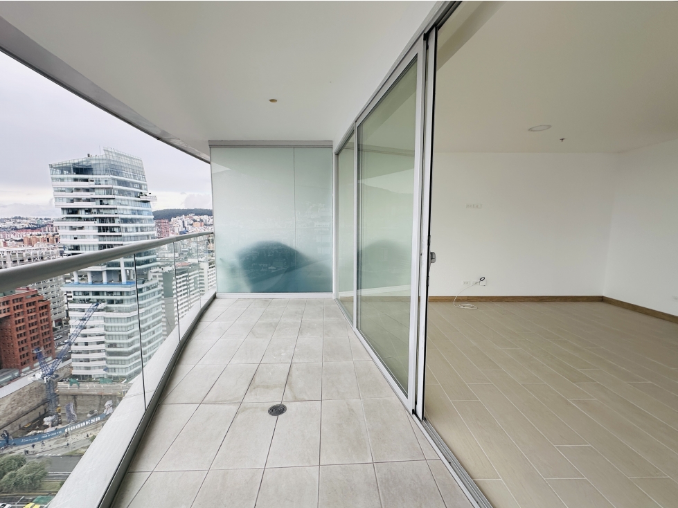 Suite VENTA con balcón corrido y garaje edificio ONE Quito — foto 6