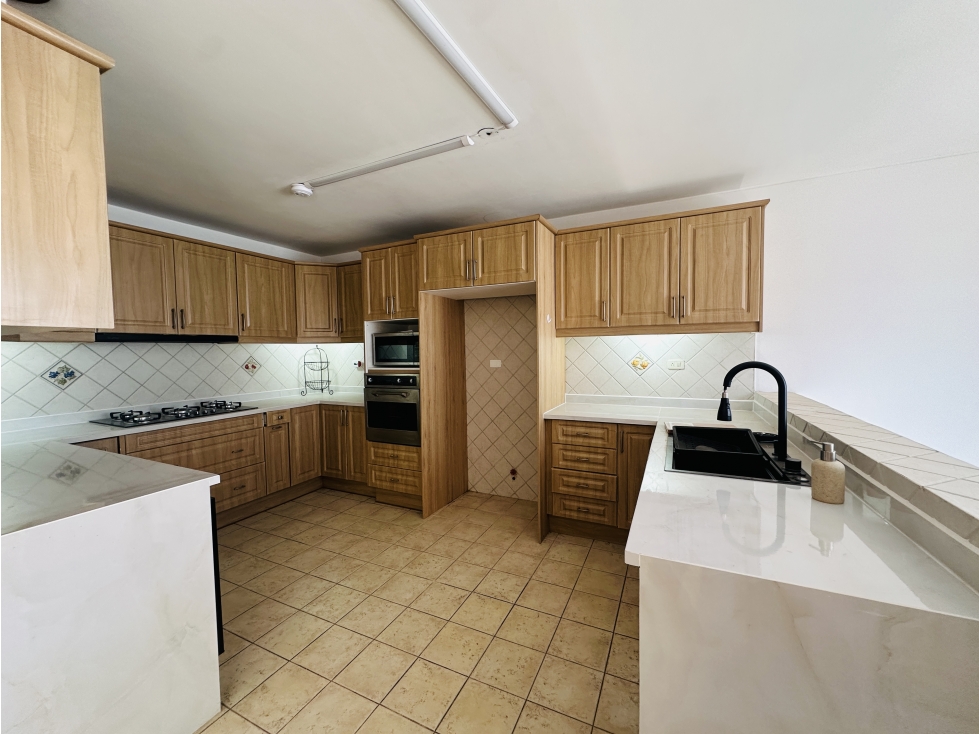 CASA ALQUILER 3 dormitorios CUMBAYÁ urbanización privada — foto 6