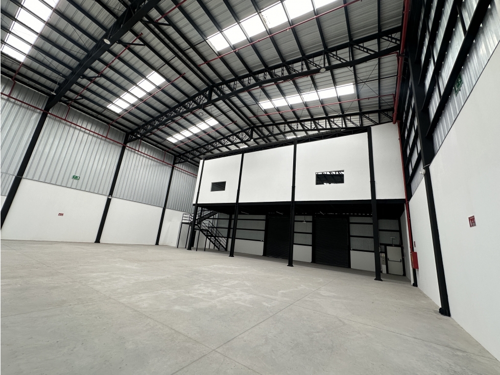 Galpón Industrial VENTA 1130m2 Quito 5 minutos aeropuerto i - 5