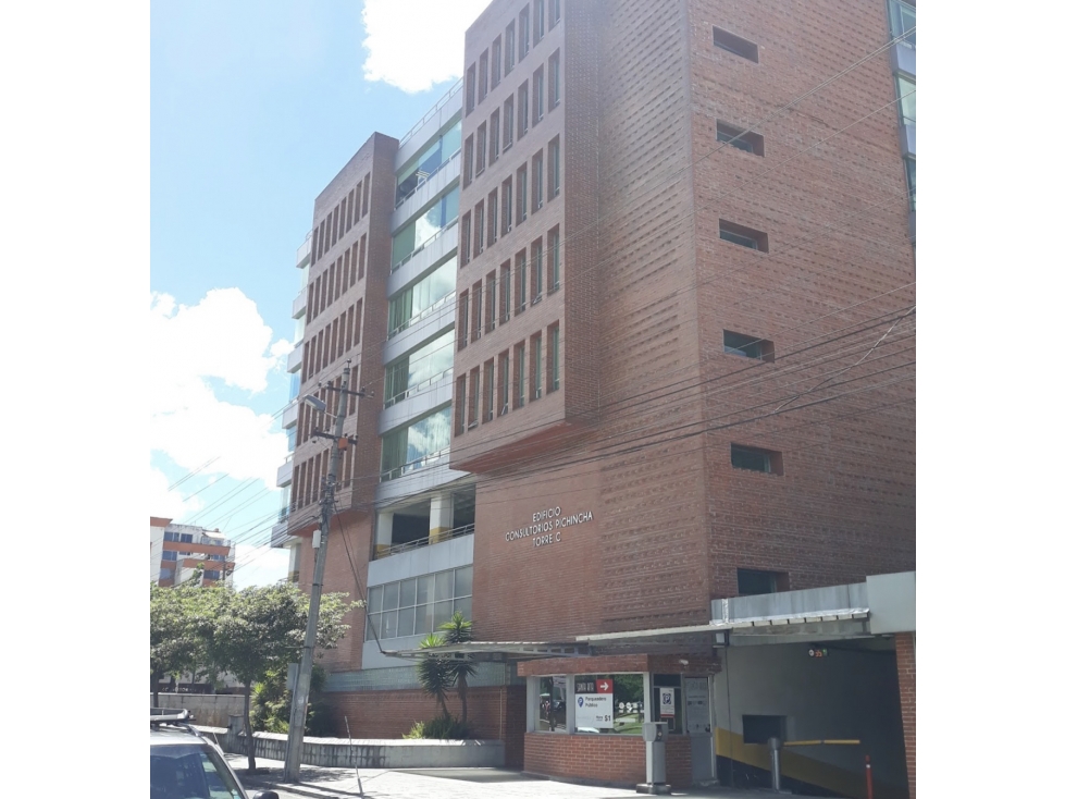 Consultorio venta Quito Torres Clínica Pichincha con parqueadero - 3