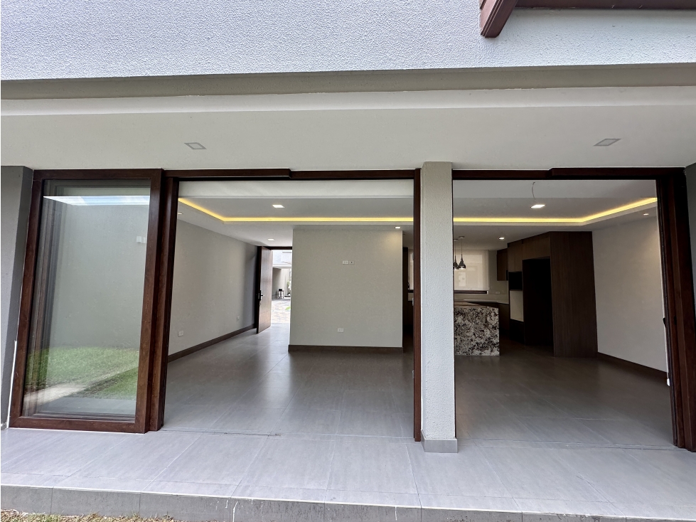 Casa VENTA Cumbayá con piscina A 1 minuto colegio Menor — foto 3