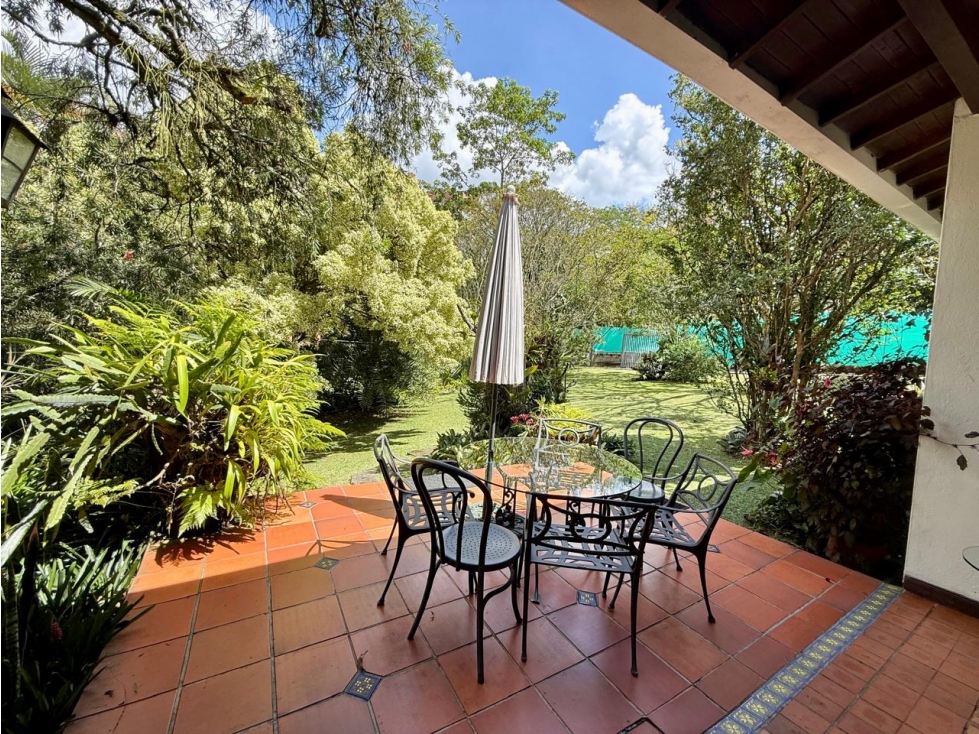 ¡ INCREIBLE, una casa campestre en la ciudad con un inmenso jardÃ­n ! — foto 2