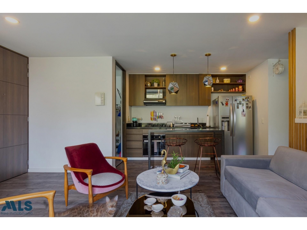 Apartamento remodelado en Altos del Poblado — foto 3