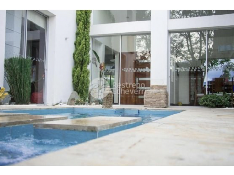 Fab Country House for sale Manizales $1,300 milliones