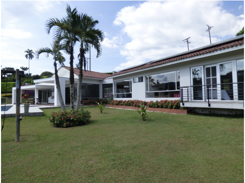 Fab 1 Story Country Home with 4,322 m2 lote