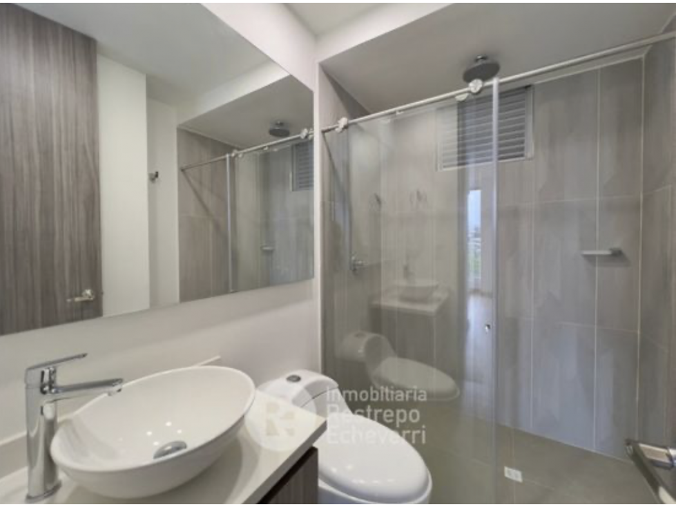 Gorgeous Milan Apt for sale. High floor, nice view Asking $780 mil COP — foto 5