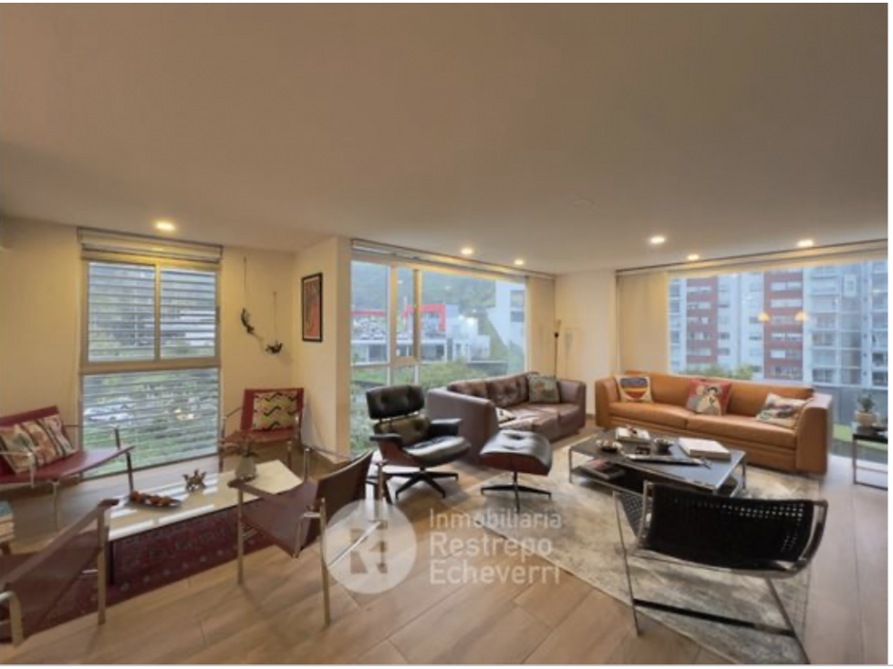 El Trebol apartment 167 m2 high floor Asking $1,190 milliones COP
