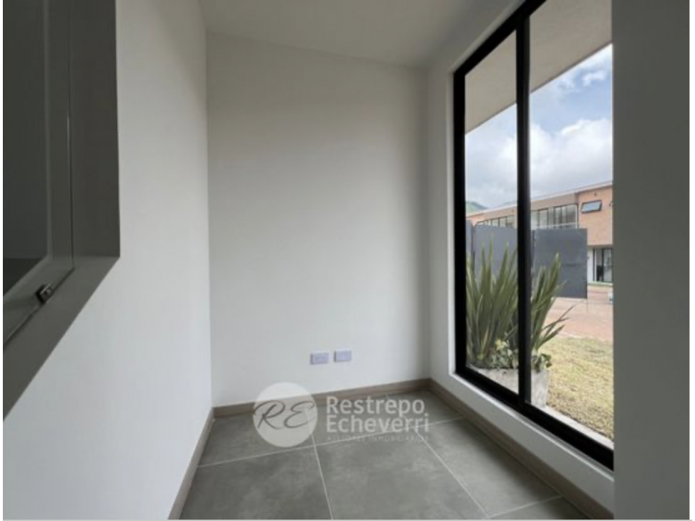 New 3 / 3 House in La Florida $580 milliones COP — foto 6