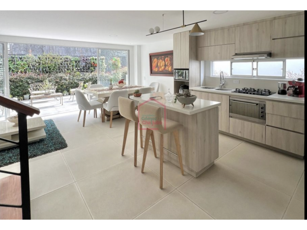 Lovely 3 bed, 3 bath, Cerro de Oro home, 112 m2 $720 milliones