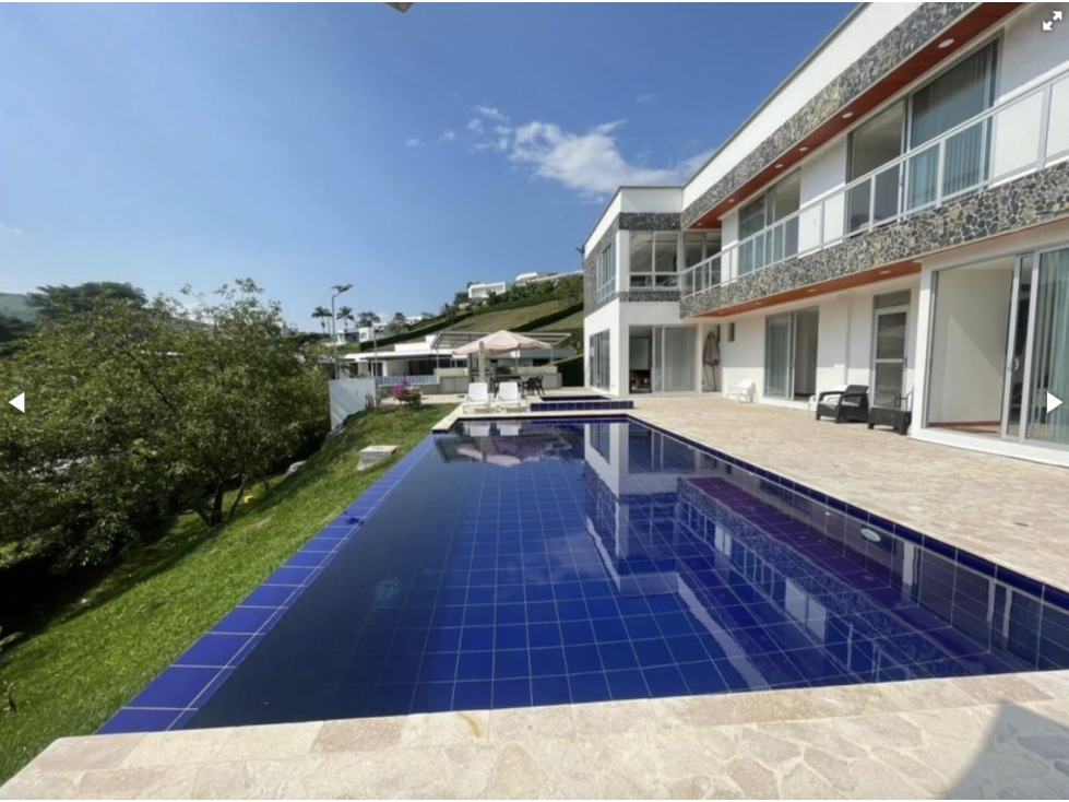 Golf Course Community House For Sale $2,400 mil , 430 m2