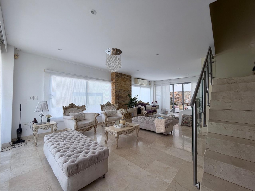 ESPACIOSA Y LUMINOSA CASA EN VENTA. RODADERO SANTA MARTA — foto 4