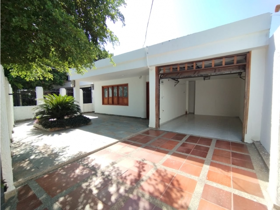 Amplia Casa en Venta en el Céntrico Barrio Alcázares, Santa Marta