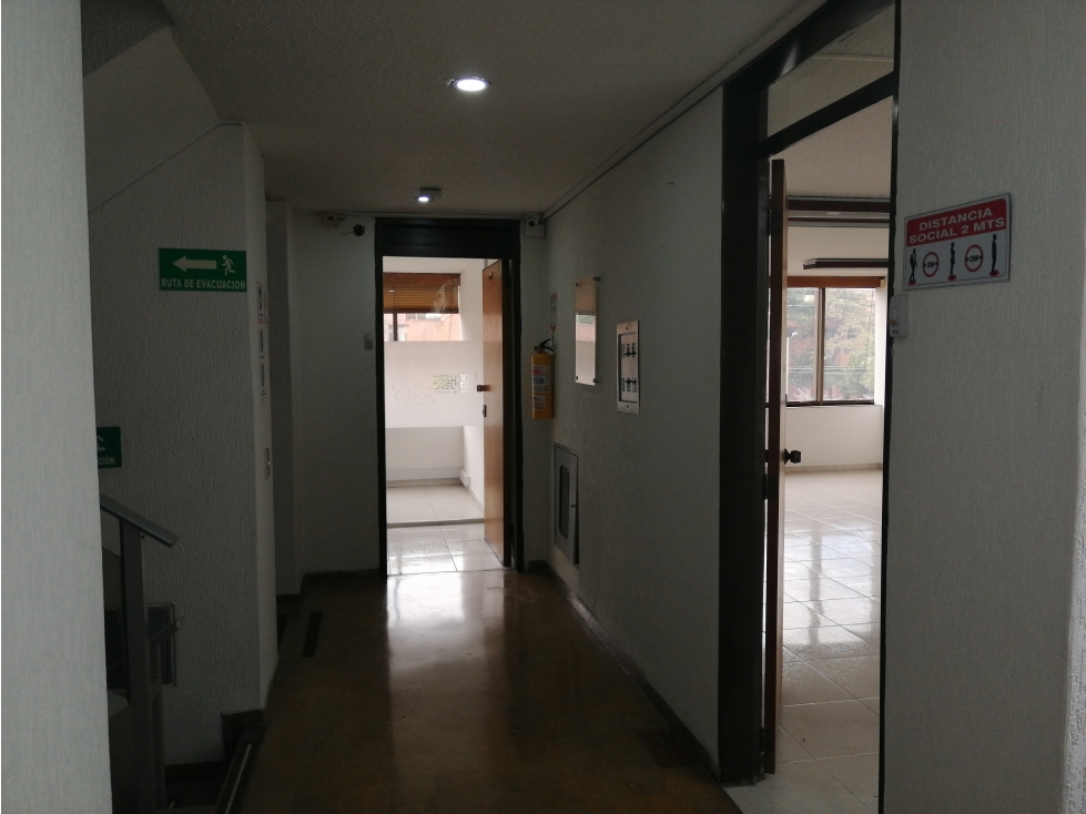 Vendo-Alquilo-permuto oficina en Chicó Lago, Bogotá D.C. — foto 5