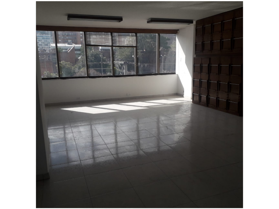 Vendo-Alquilo-permuto oficina en Chicó Lago, Bogotá D.C. — foto 4