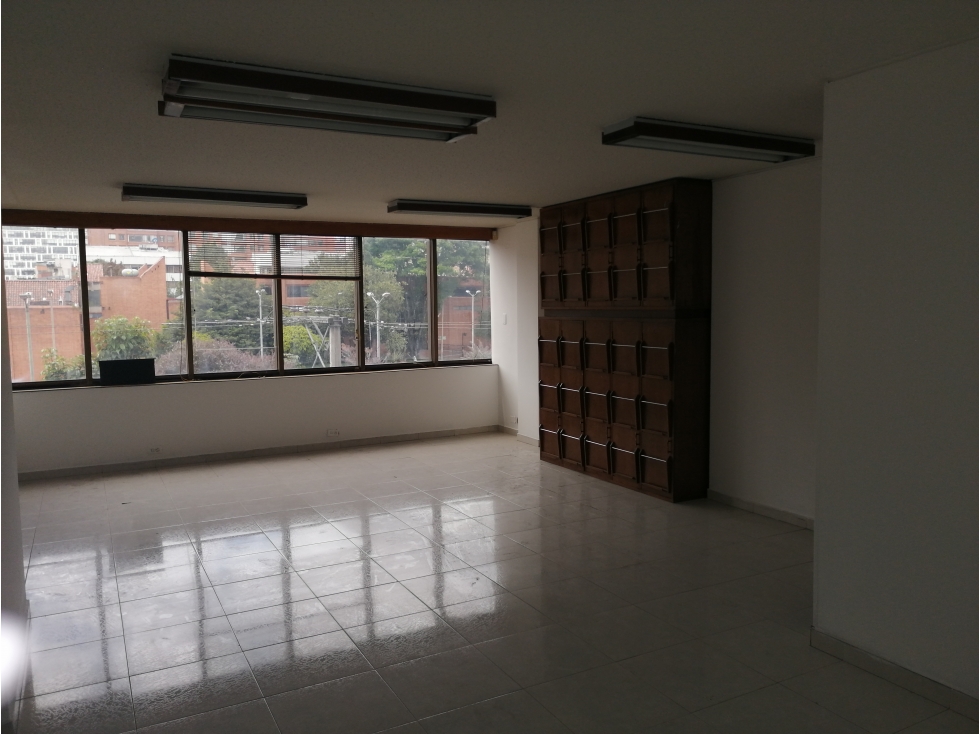 Vendo-Alquilo-permuto oficina en Chicó Lago, Bogotá D.C. — foto 3