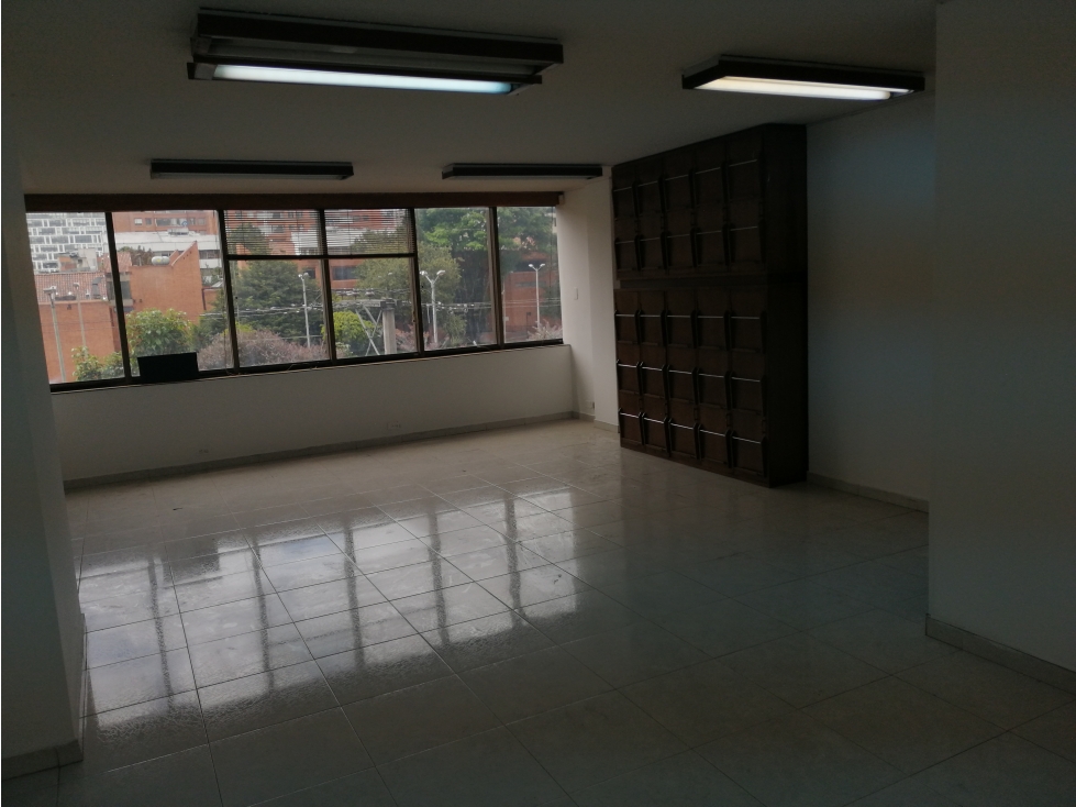 Vendo-Alquilo-permuto oficina en Chicó Lago, Bogotá D.C. — foto 2