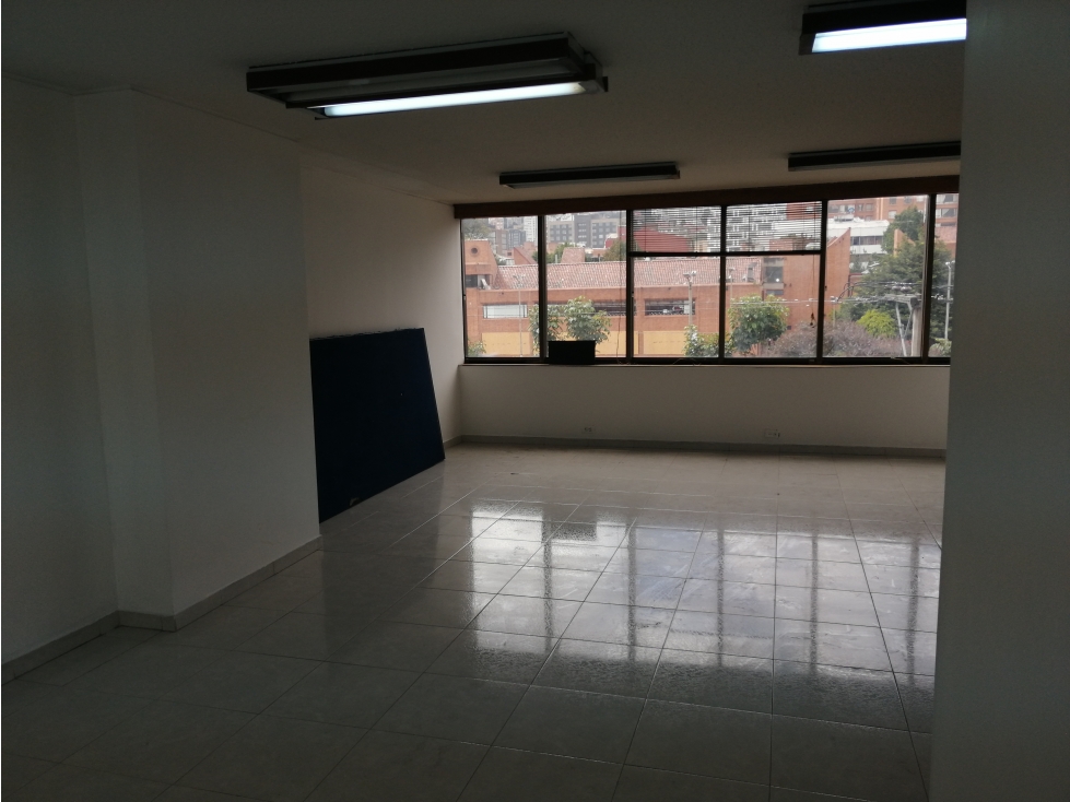 Vendo-Alquilo-permuto oficina en Chicó Lago, Bogotá D.C.