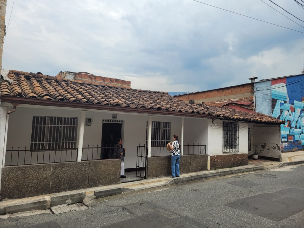Invierte en una Casa Lote en el Corazón de Envigado
