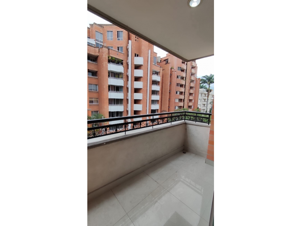 APARTAMENTO EN VENTA LAURELES MEDELLIN — foto 5