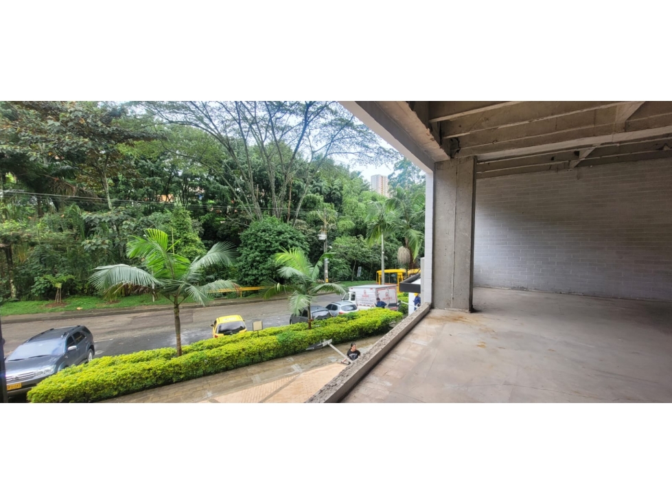Local Comercial en Venta en Envigado | Cerca al D1 y Sendero Ecológico — foto 4