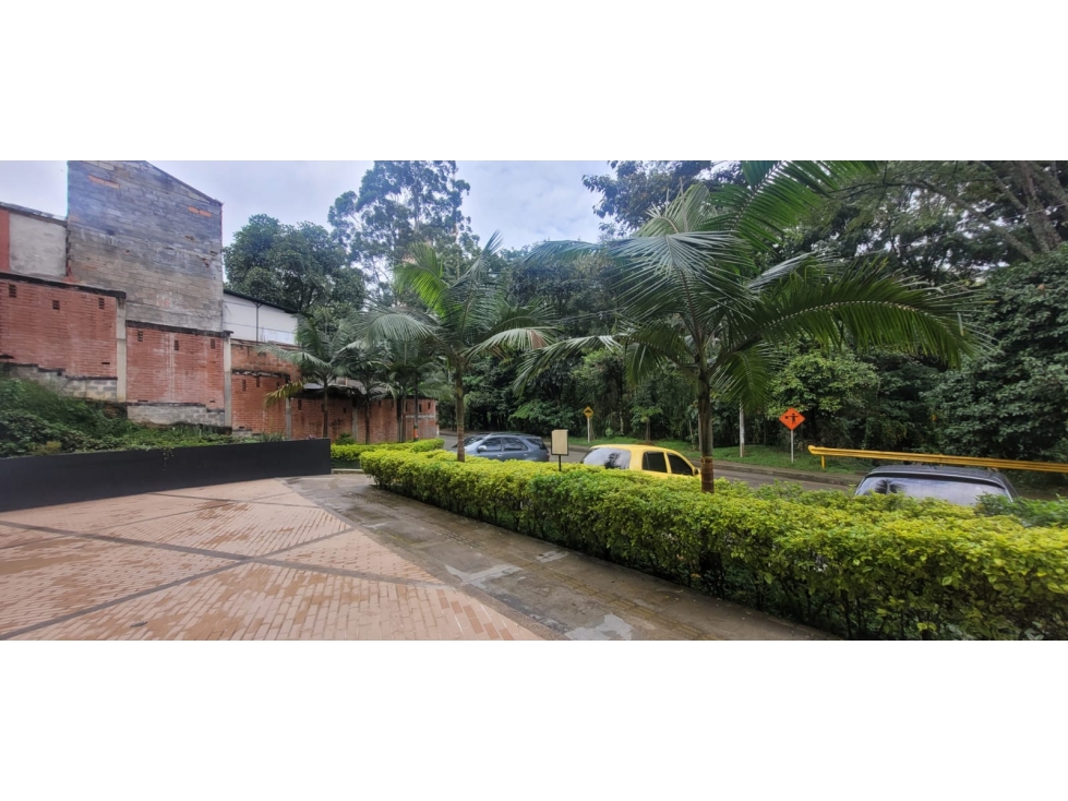 Local Comercial en Venta en Envigado | Cerca al D1 y Sendero Ecológico — foto 5