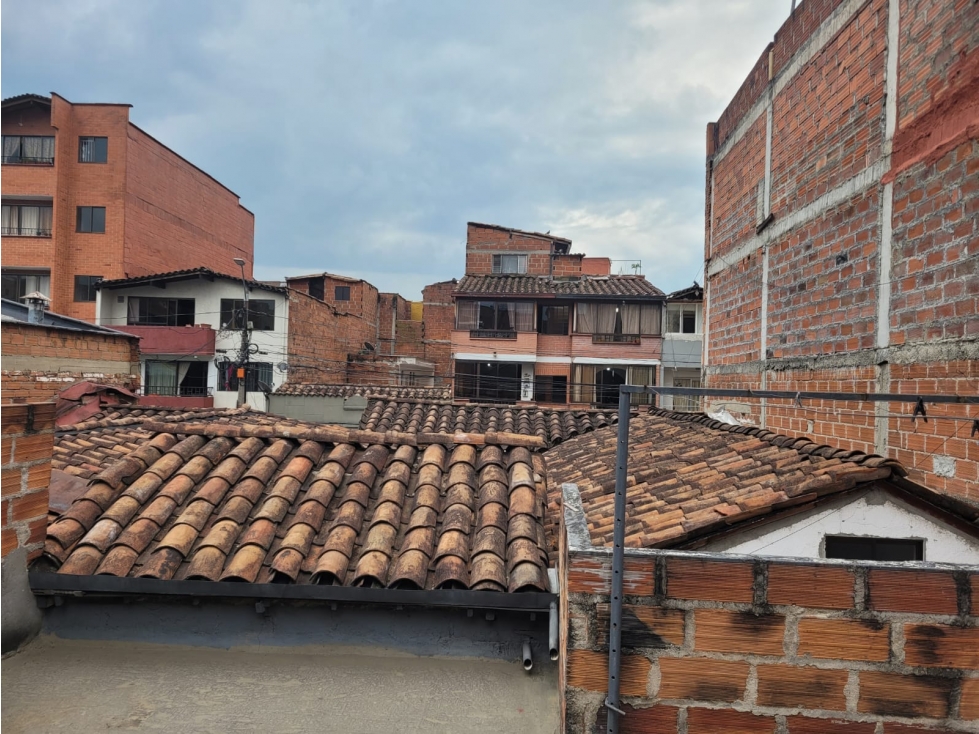 Invierte en una Casa Lote en el Corazón de Envigado — foto 3