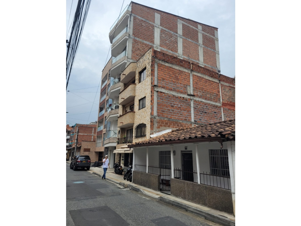 Invierte en una Casa Lote en el Corazón de Envigado — foto 4