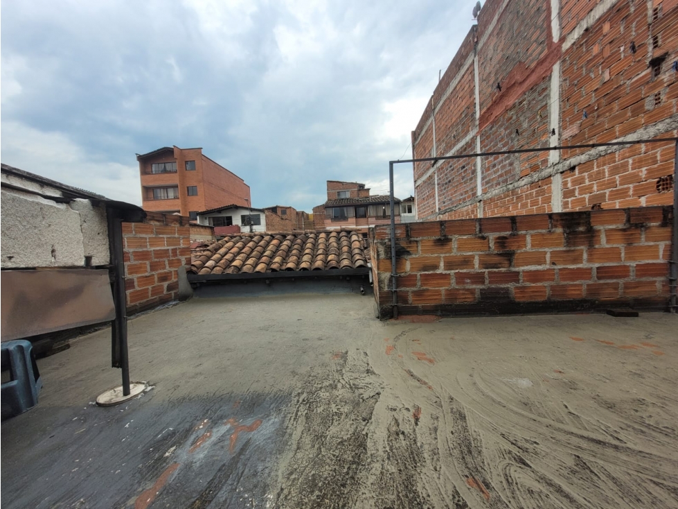 Invierte en una Casa Lote en el Corazón de Envigado — foto 5