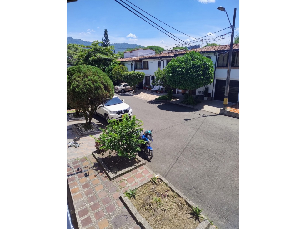 Inversión con Potencial | Casa para Remodelar Envigado — foto 2