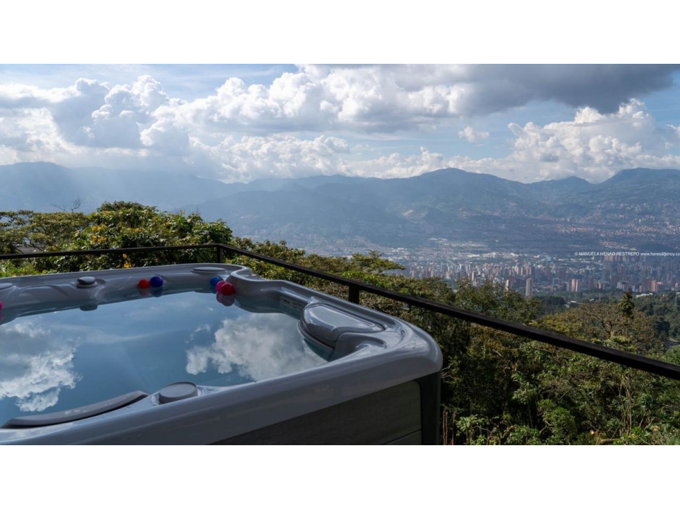 Casa Campestre Unifamiliar en Venta | Palmas, El Poblado
