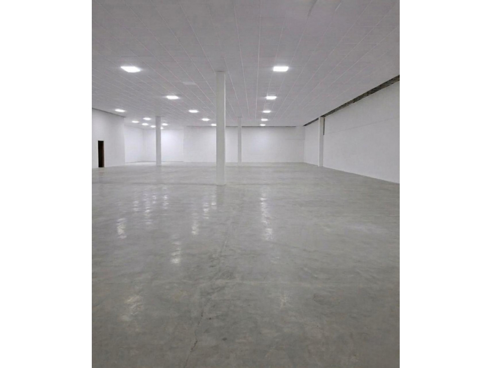 Alquiler de Local Comercial en Chanis 1,309 m² — foto 2