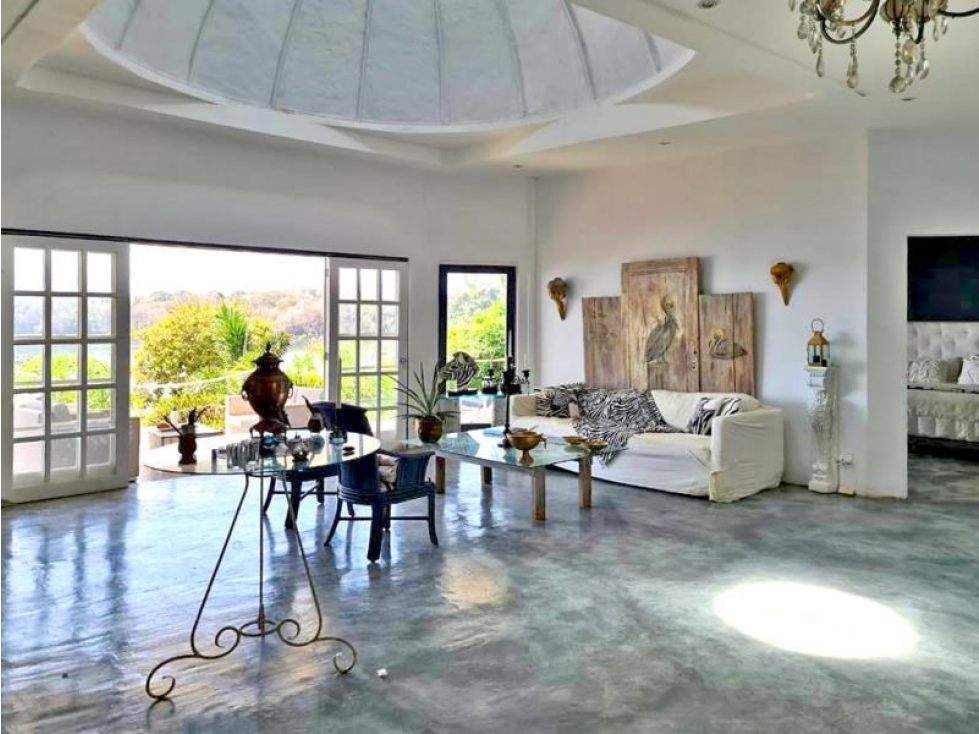 SPECTACULAR ISLAND LIVING AT ITS FINEST - 3
